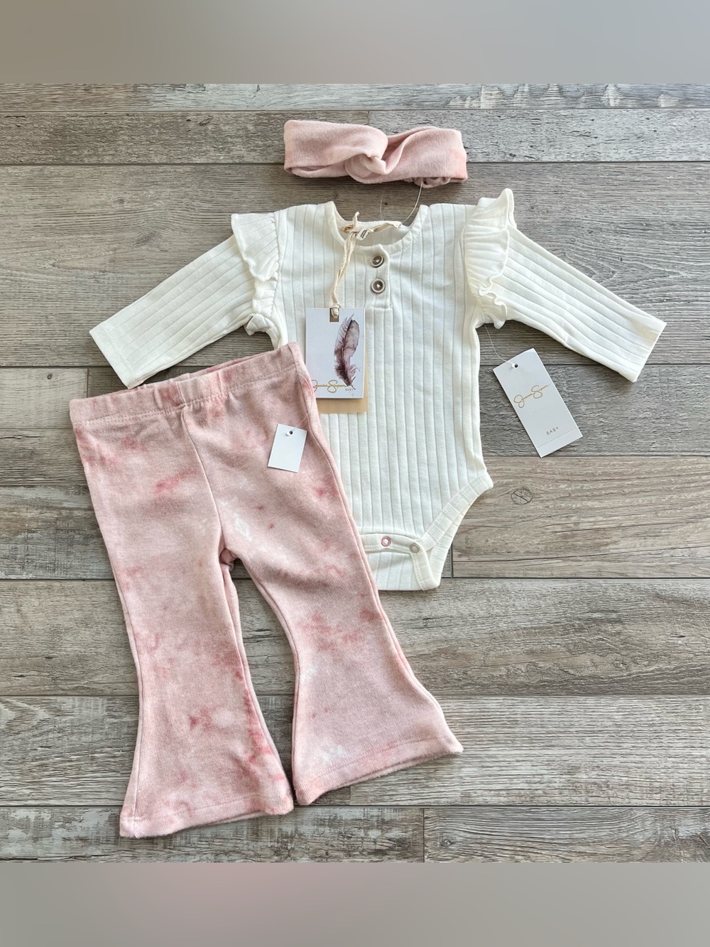 NWT Jessica Simpson Girls Bell Bottom Outfit Size 0/3 Months